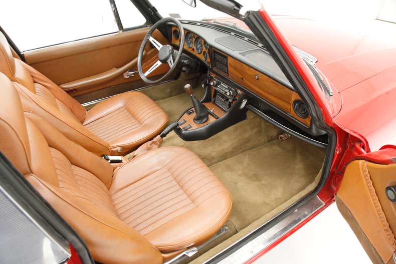 Triumph-Stag-1971-Red-Saddle-12