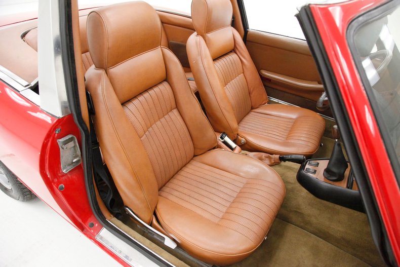 Triumph-Stag-1971-Red-Saddle-13