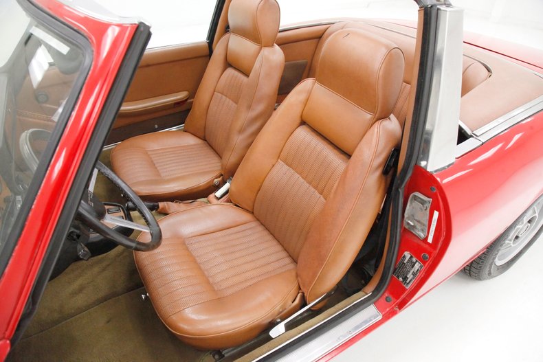 Triumph-Stag-1971-Red-Saddle-20