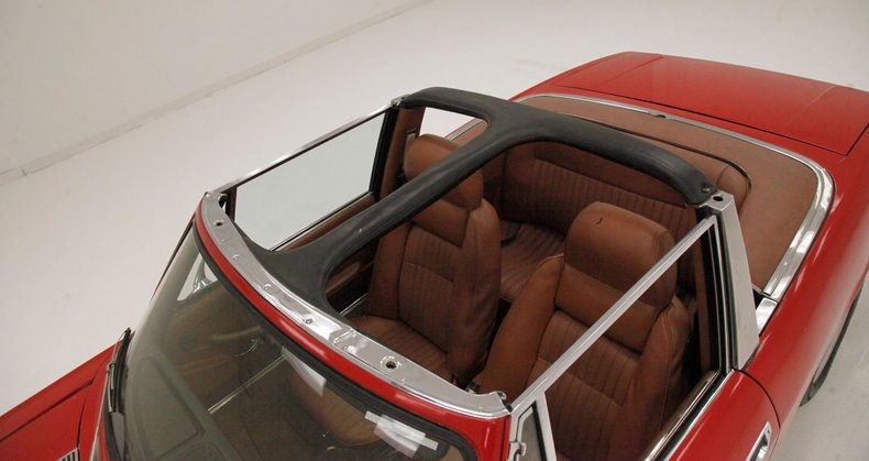 Triumph-Stag-1971-Red-Saddle-31