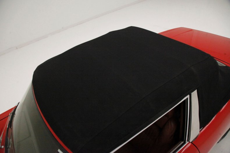 Triumph-Stag-1971-Red-Saddle-32