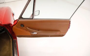 Triumph-Stag-1971-Red-Saddle-36