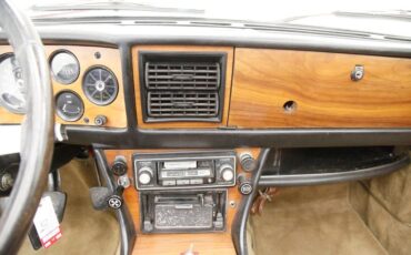 Triumph-Stag-1971-Red-Saddle-38