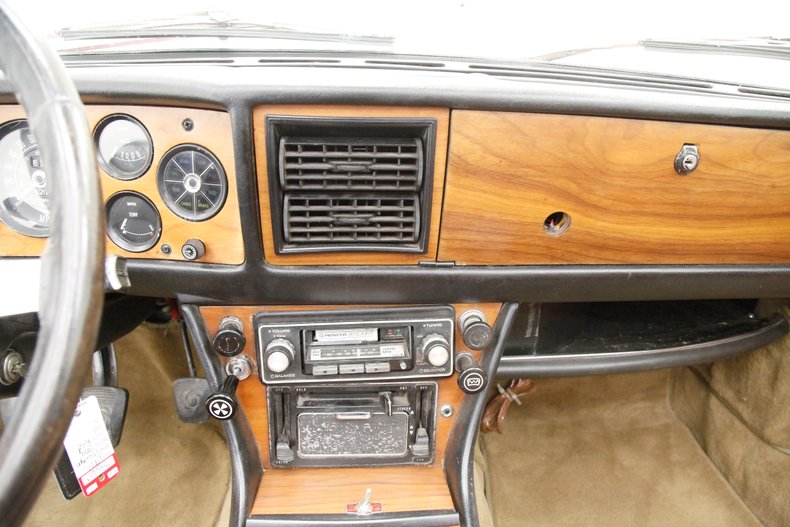 Triumph-Stag-1971-Red-Saddle-38