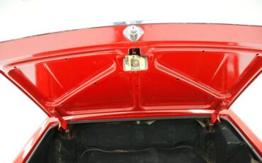 Triumph-Stag-1971-Red-Saddle-39