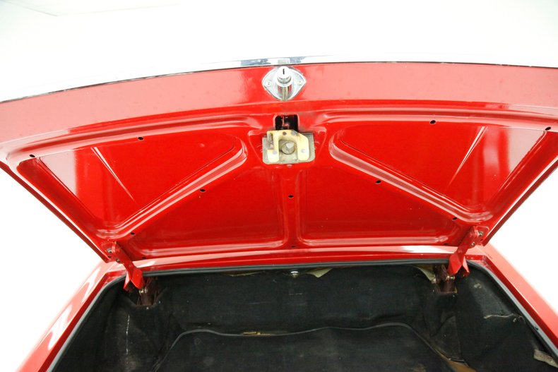 Triumph-Stag-1971-Red-Saddle-39