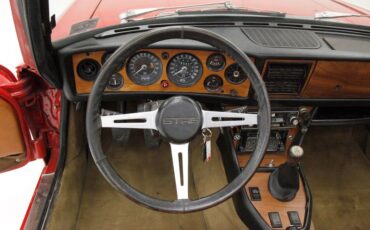 Triumph-Stag-1971-Red-Saddle-4