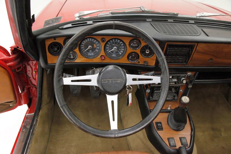 Triumph-Stag-1971-Red-Saddle-4