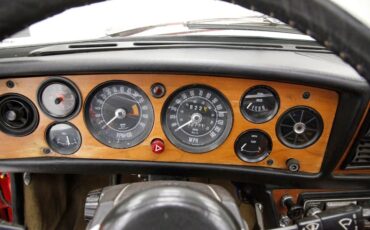 Triumph-Stag-1971-Red-Saddle-44