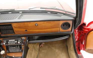 Triumph-Stag-1971-Red-Saddle-7