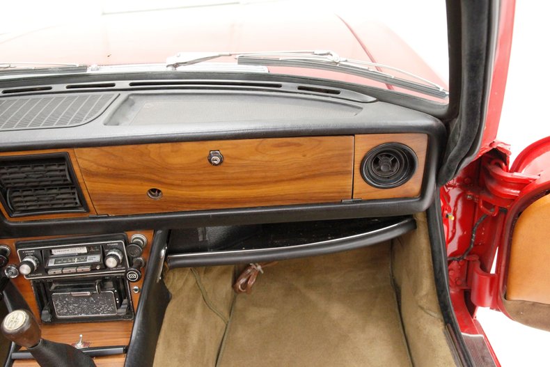 Triumph-Stag-1971-Red-Saddle-7