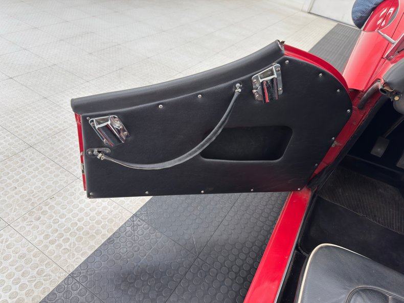 Triumph-Tr2-1955-Cherry-Red-Black-35