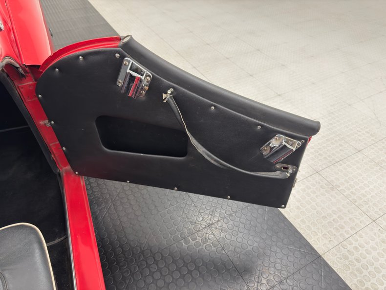 Triumph-Tr2-1955-Cherry-Red-Black-36