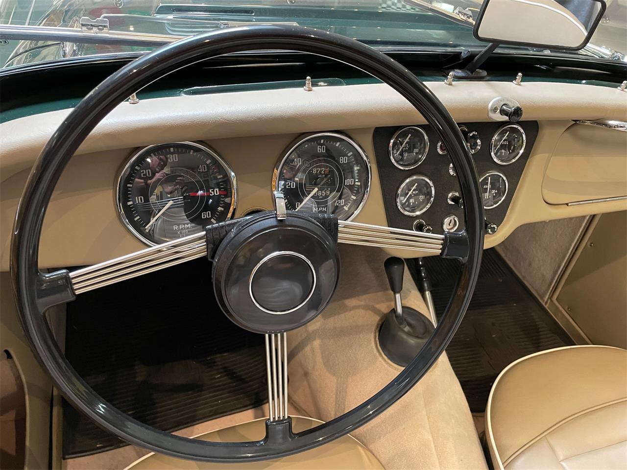 Triumph-Tr3a-1960-British-Racing-Green-Tan-2