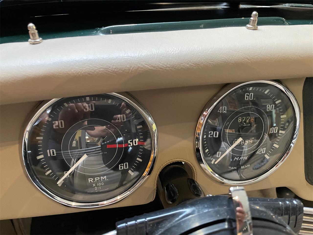 Triumph-Tr3a-1960-British-Racing-Green-Tan-3