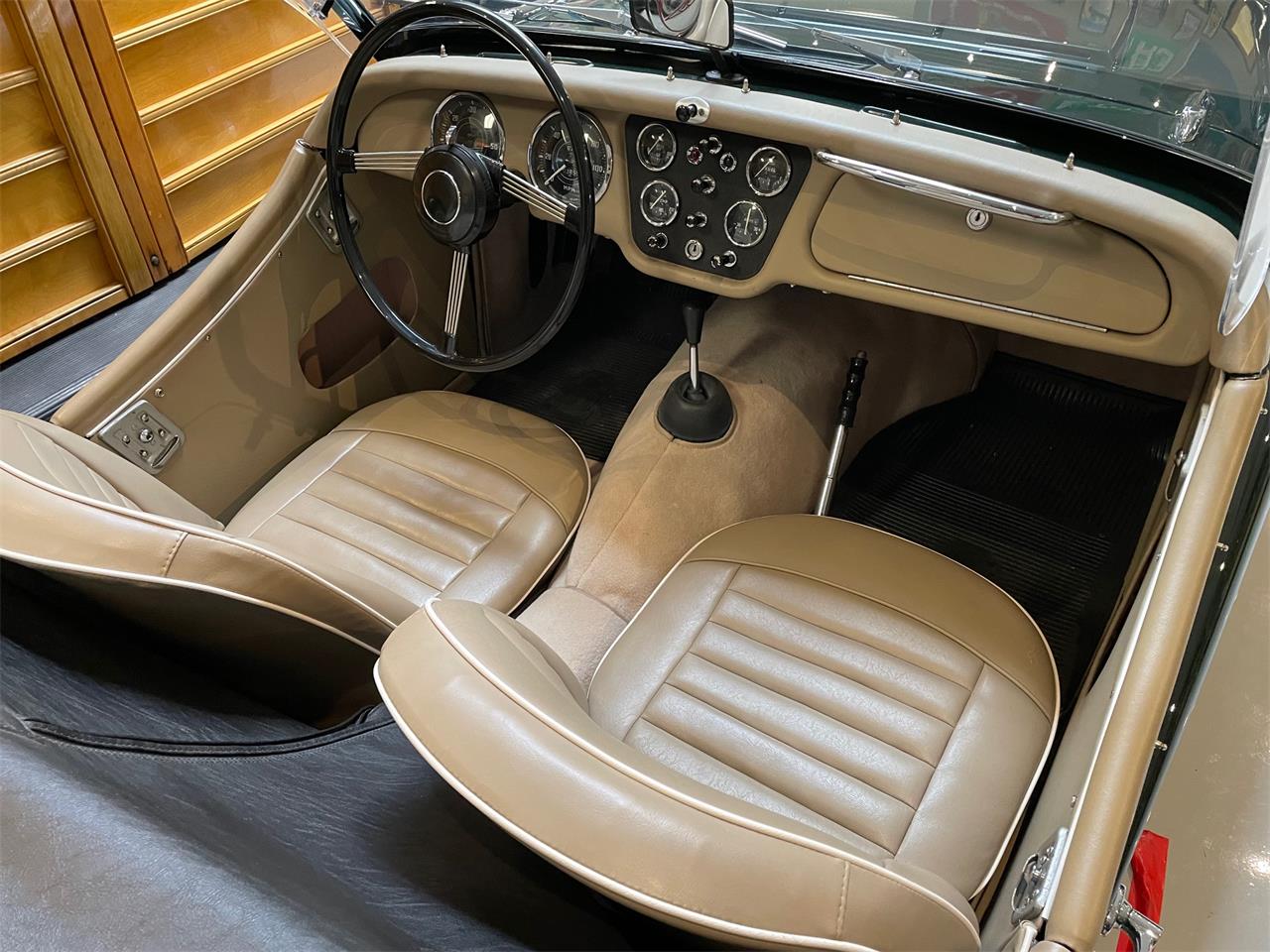 Triumph-Tr3a-1960-British-Racing-Green-Tan-5