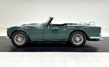 Triumph-Tr4-1964-British-Racing-Green-Black-1