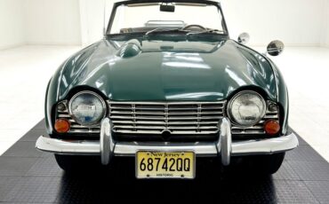 Triumph-Tr4-1964-British-Racing-Green-Black-11