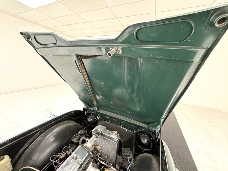 Triumph-Tr4-1964-British-Racing-Green-Black-29