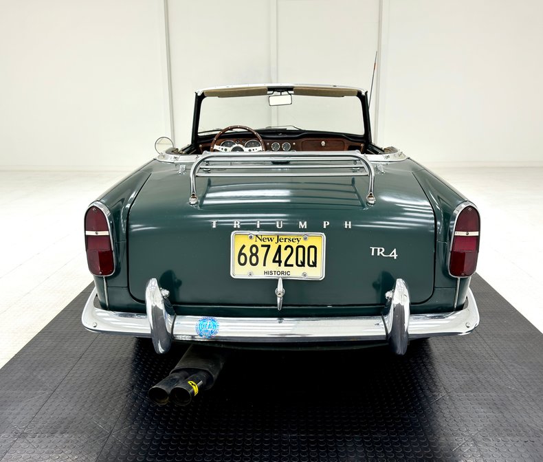 Triumph-Tr4-1964-British-Racing-Green-Black-3