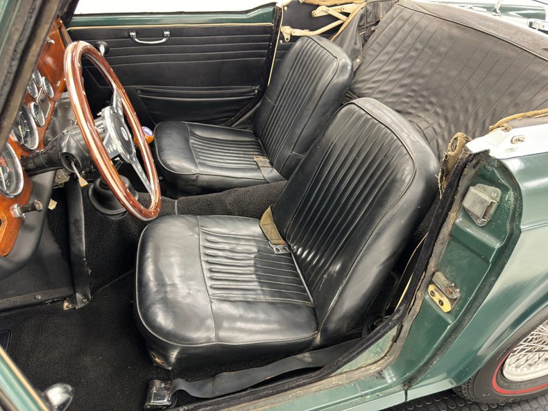 Triumph-Tr4-1964-British-Racing-Green-Black-36
