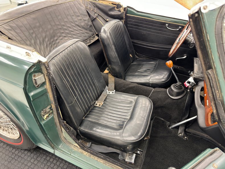 Triumph-Tr4-1964-British-Racing-Green-Black-39