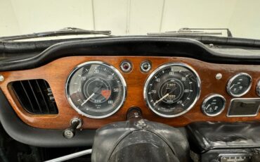 Triumph-Tr4-1964-British-Racing-Green-Black-43