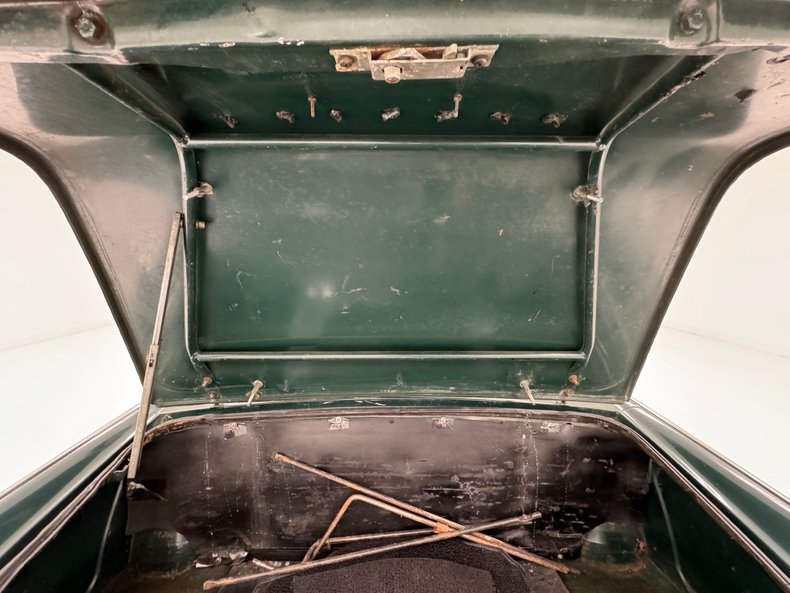 Triumph-Tr4-1964-British-Racing-Green-Black-8