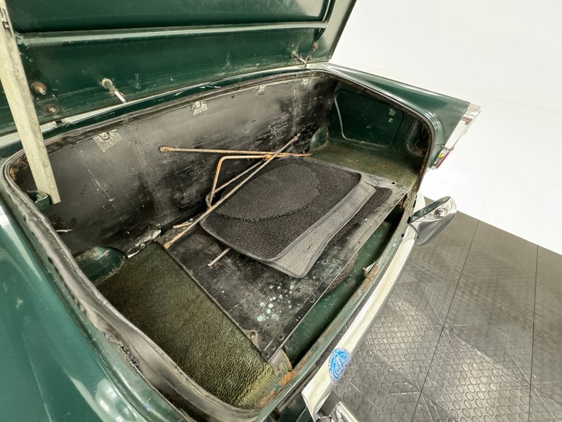 Triumph-Tr4-1964-British-Racing-Green-Black-9