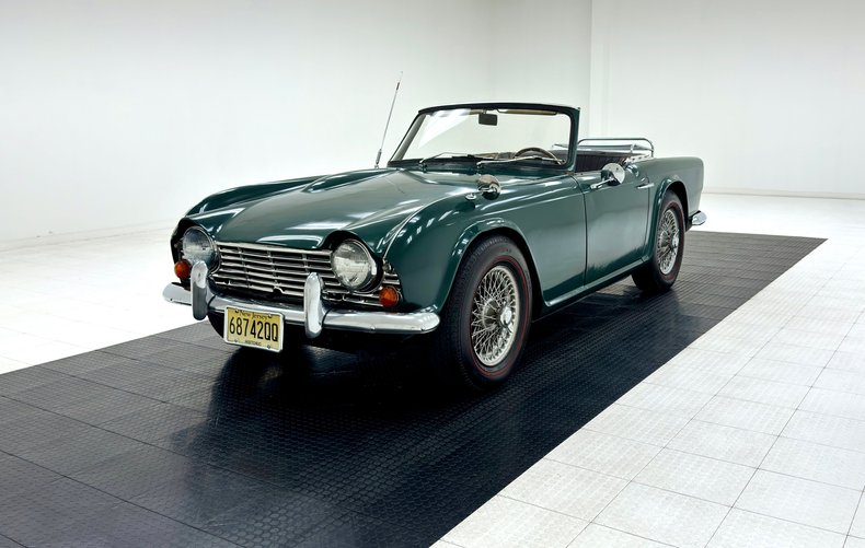 Triumph-Tr4-1964-British-Racing-Green-Black