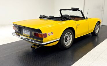 Triumph-Tr6-1972-Jasmine-Yellow-Black-10