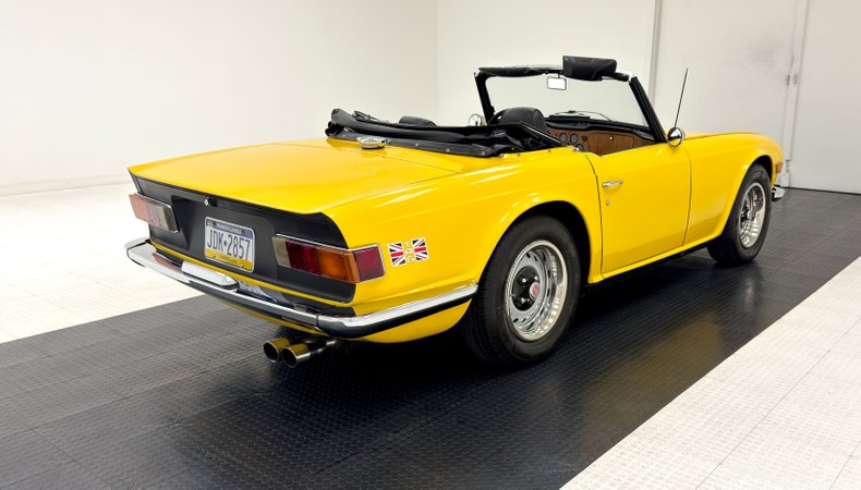 Triumph-Tr6-1972-Jasmine-Yellow-Black-10