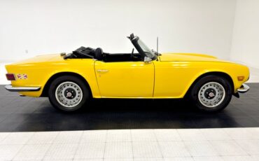 Triumph-Tr6-1972-Jasmine-Yellow-Black-11