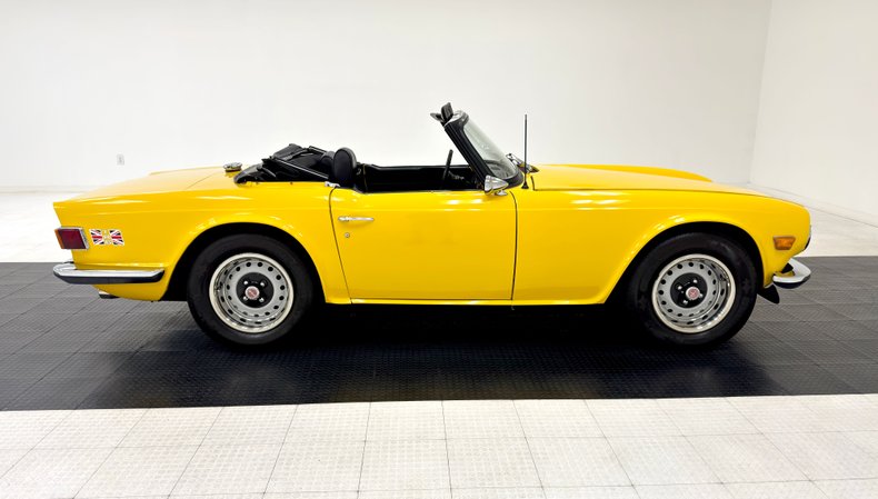Triumph-Tr6-1972-Jasmine-Yellow-Black-11