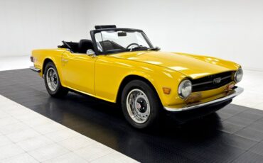 Triumph-Tr6-1972-Jasmine-Yellow-Black-12
