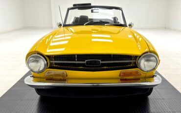 Triumph-Tr6-1972-Jasmine-Yellow-Black-13