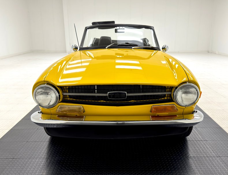 Triumph-Tr6-1972-Jasmine-Yellow-Black-13