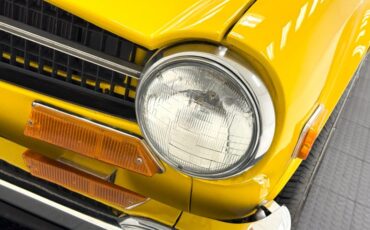 Triumph-Tr6-1972-Jasmine-Yellow-Black-15