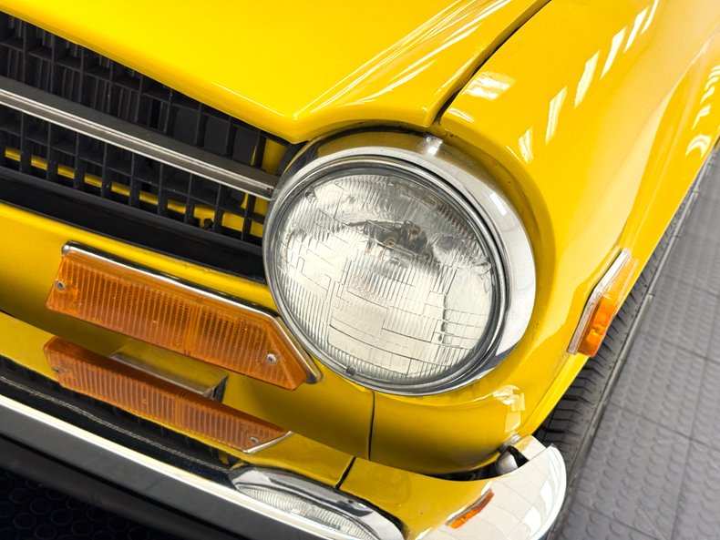 Triumph-Tr6-1972-Jasmine-Yellow-Black-15