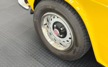 Triumph-Tr6-1972-Jasmine-Yellow-Black-16