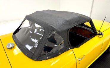 Triumph-Tr6-1972-Jasmine-Yellow-Black-19