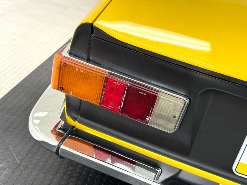 Triumph-Tr6-1972-Jasmine-Yellow-Black-20