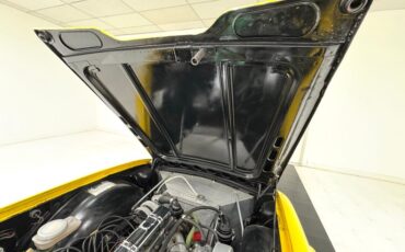 Triumph-Tr6-1972-Jasmine-Yellow-Black-24