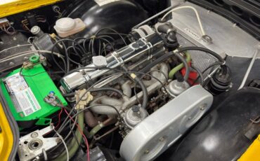 Triumph-Tr6-1972-Jasmine-Yellow-Black-25