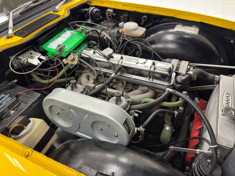 Triumph-Tr6-1972-Jasmine-Yellow-Black-26