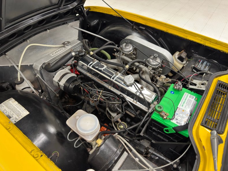 Triumph-Tr6-1972-Jasmine-Yellow-Black-28