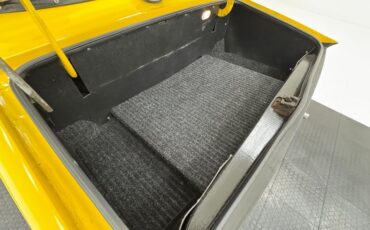 Triumph-Tr6-1972-Jasmine-Yellow-Black-30