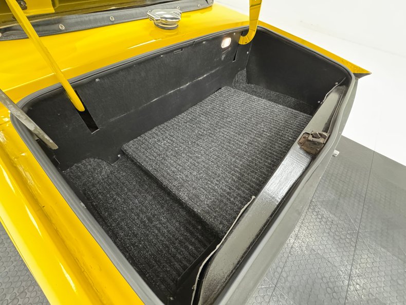 Triumph-Tr6-1972-Jasmine-Yellow-Black-30