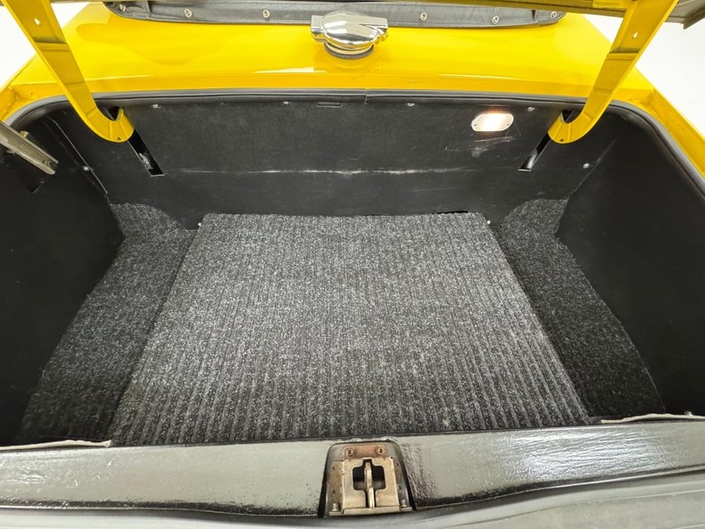 Triumph-Tr6-1972-Jasmine-Yellow-Black-31