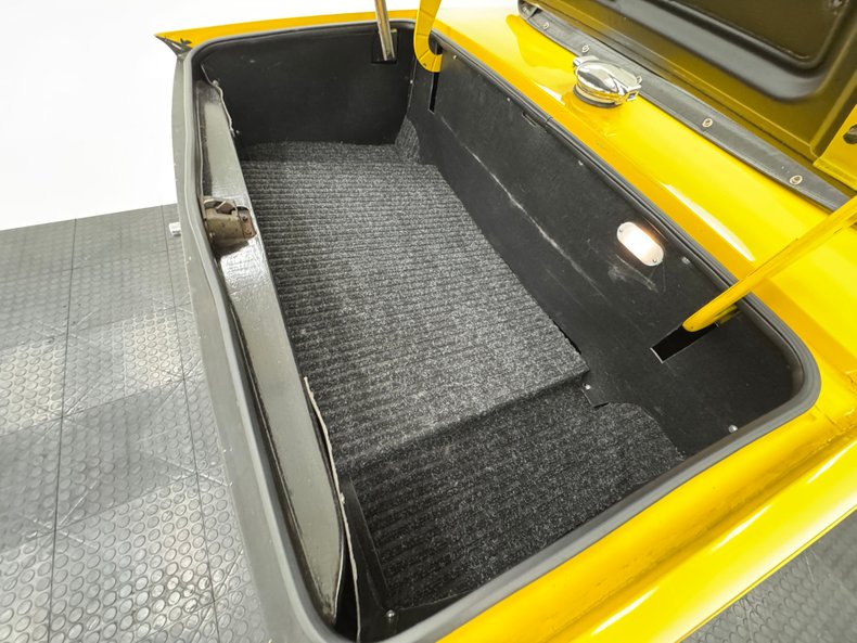 Triumph-Tr6-1972-Jasmine-Yellow-Black-32